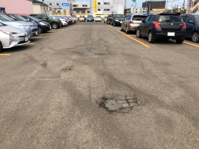 駐車場の陥没。補修工事着工前1