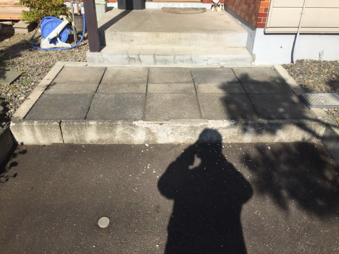 玄関前ブロック交換工事施工前の写真その1