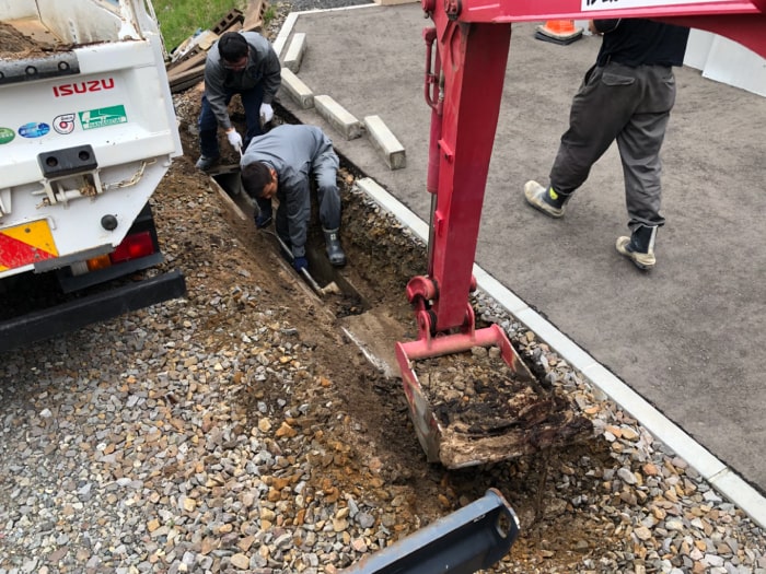 北広島市M様邸陥没復旧アスファルト補修。掘削の様子その2